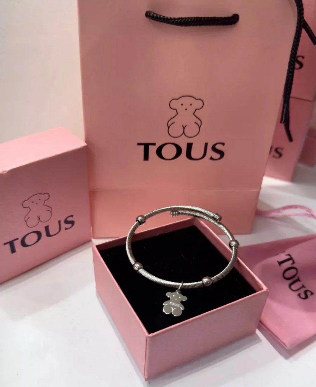 Tous - թևնոց